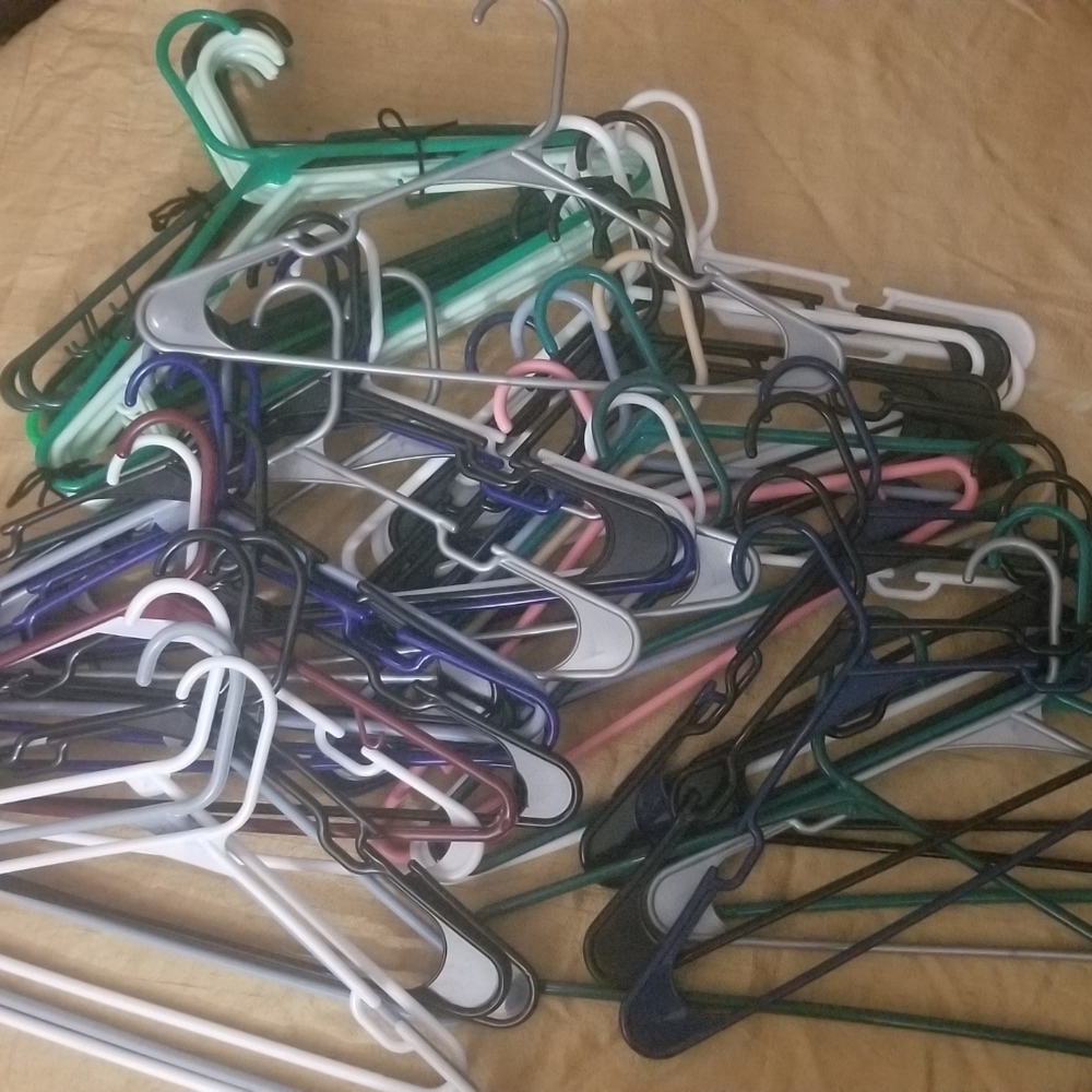 Too many hangers! My extravagance is your bargain!